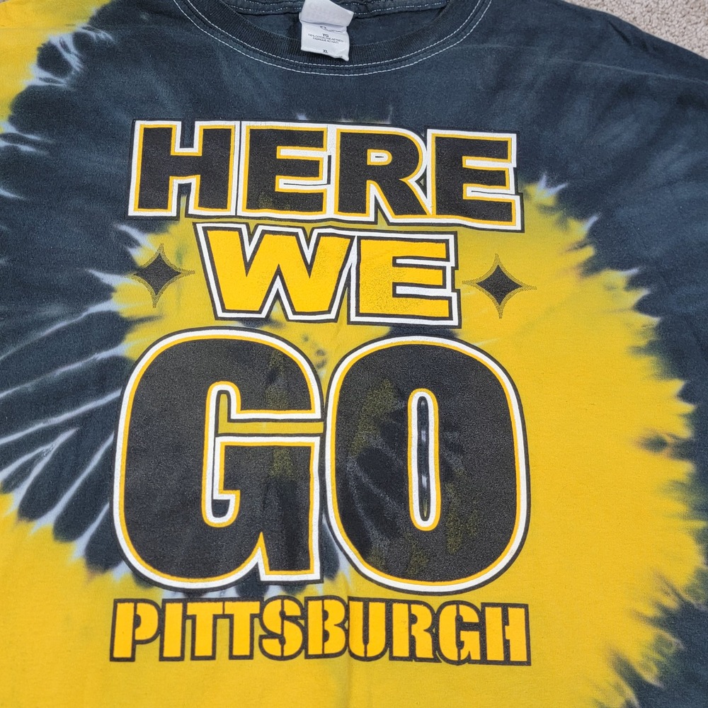 Gildan Pittsburgh Here We Go Tie Dye Graphic T-Shirt Mens XL Yellow Black Cotton